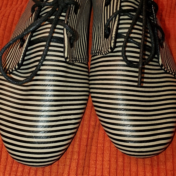 NWOT Volcom Pinstriped Shoes - Picture 4 of 6